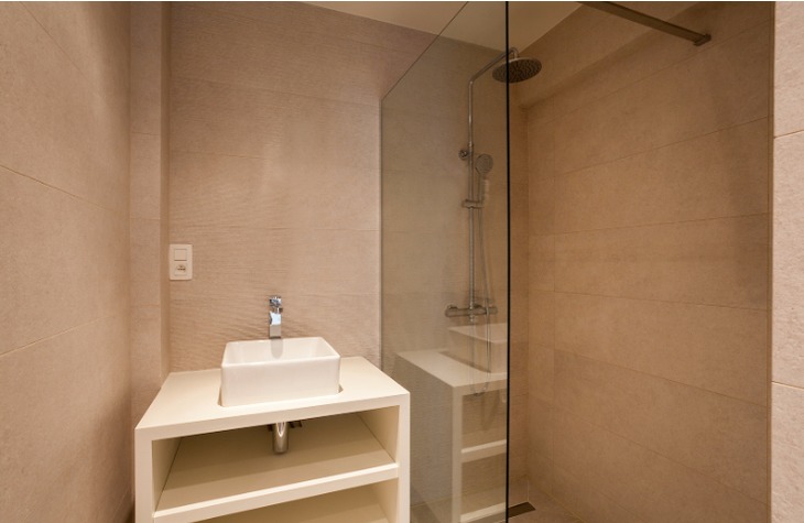 Volledige herinrichting van badkamer voorzien van een mooie inloopdouche