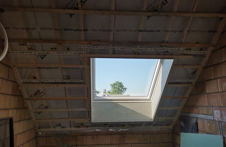 Plaatsen en isoleren van een nieuw zadeldak